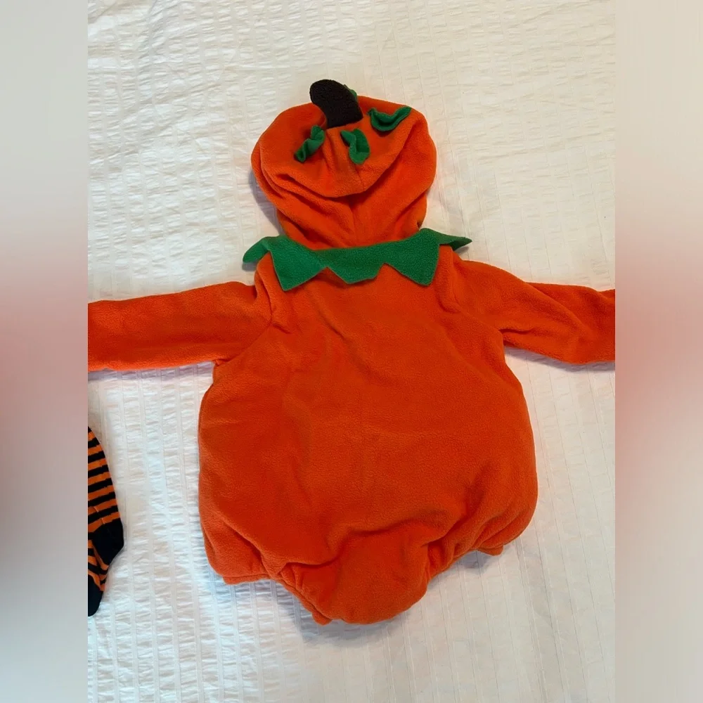 Baby winter Halloween pumpkin costume with striped socks - 6-9 months